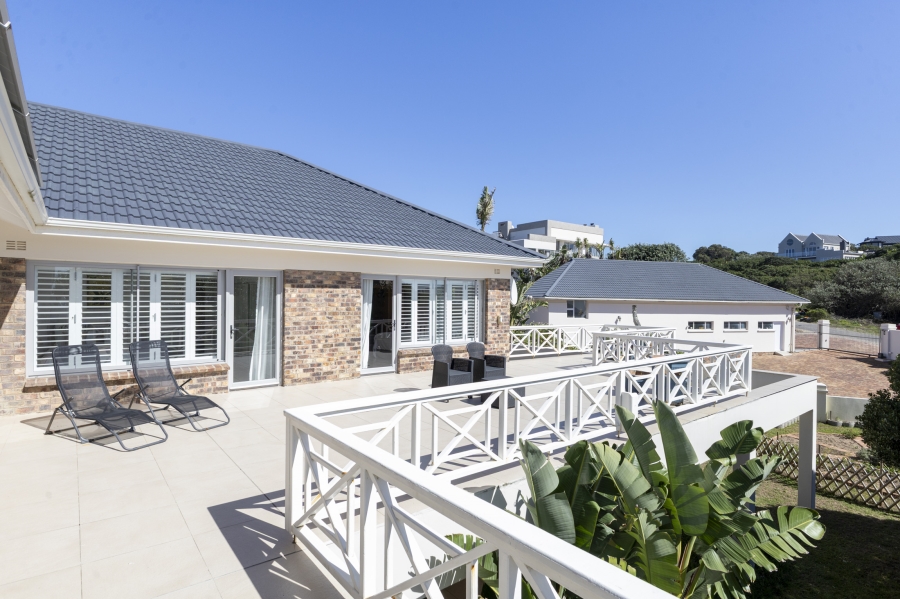 6 Bedroom Property for Sale in West Beach Eastern Cape